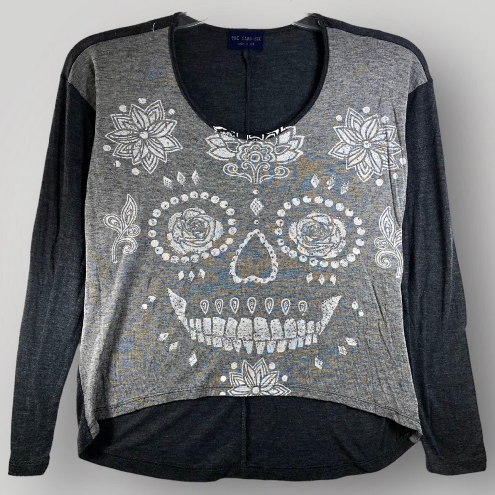 The Clas-sic Long Sleeve Skull T-shirt Grey Size Small!